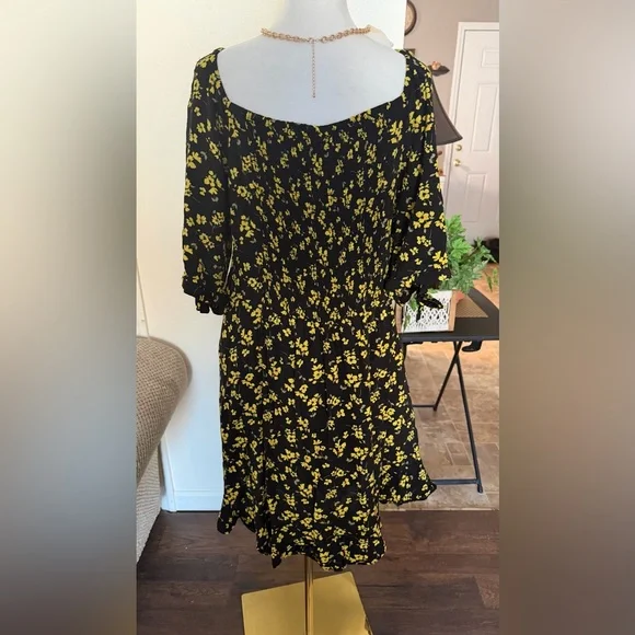 Plus size Floral Black and Yellow Dress - Picture 2 of 6